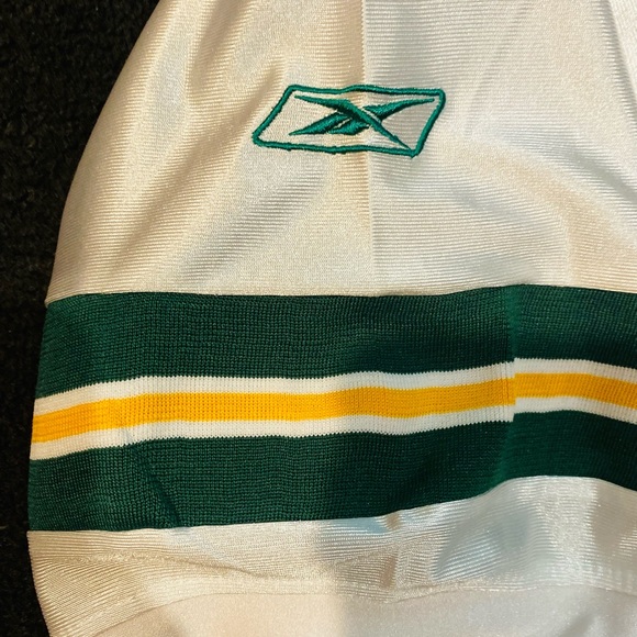 Reebok Authentic Green Bay Packers Aaron Rodgers stitched Jersey - Picture 5 of 9